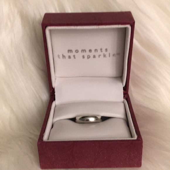 Helzburg Diamonds Jewelry - Silver band with “Home” etched inside